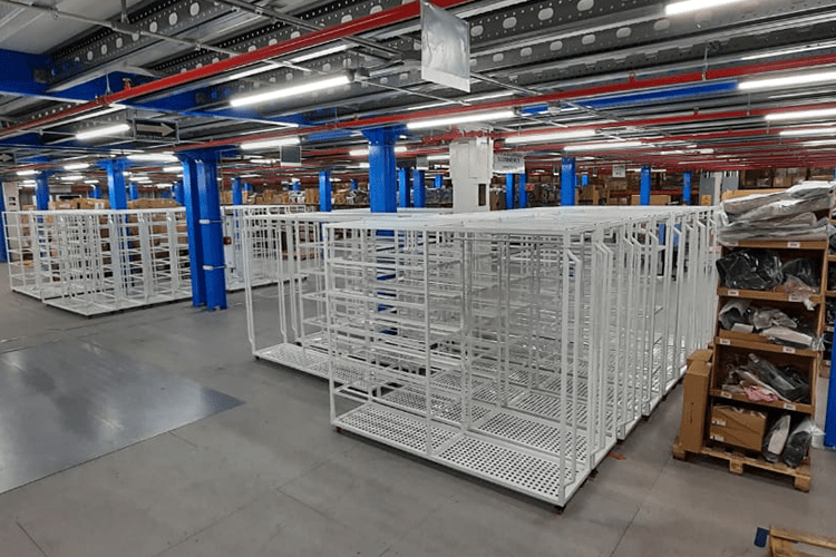 Fartu. Casos de éxito. E-commerce Zara. Racks metálicos.