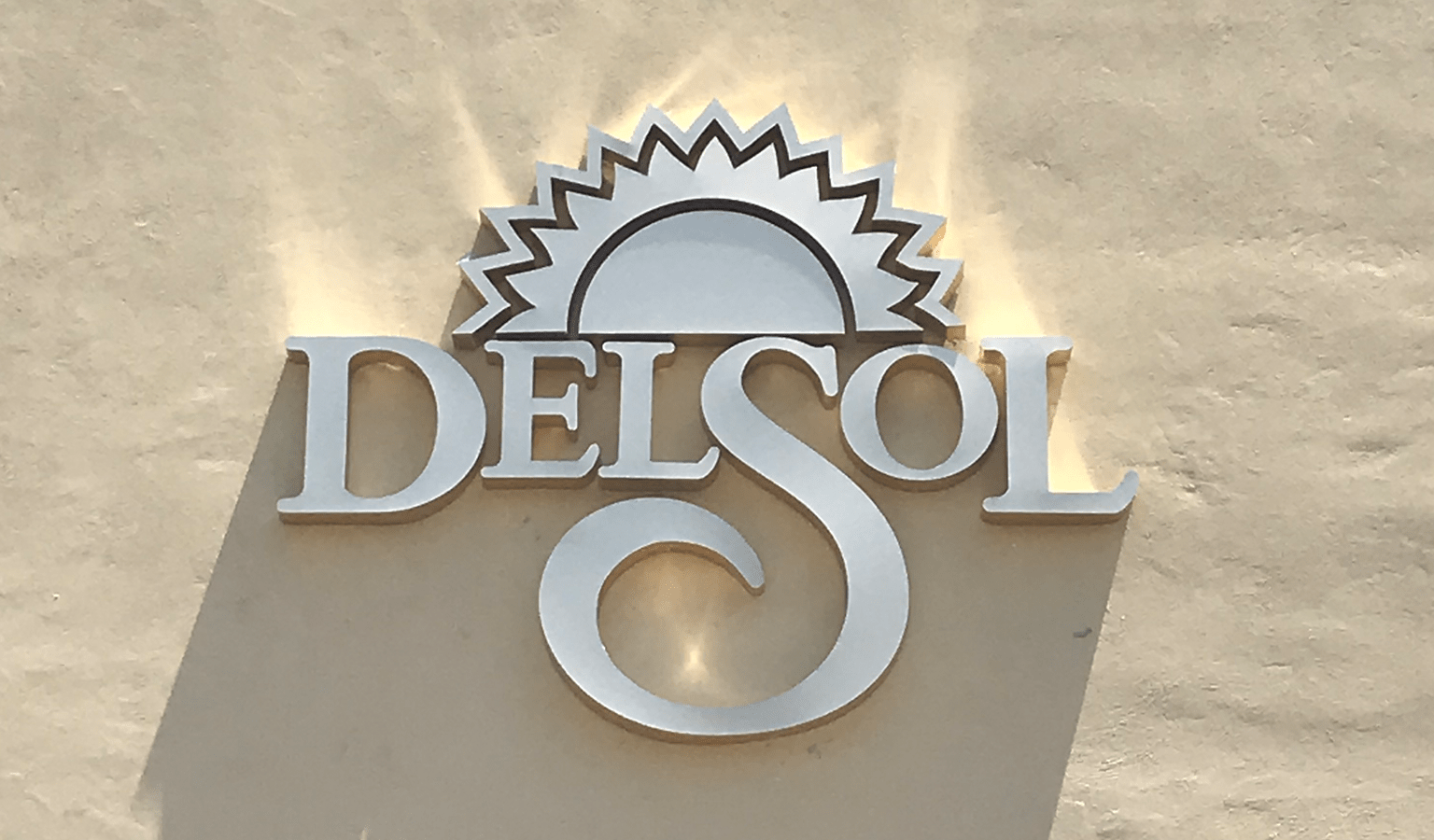 Fartu. Caso de éxito. Almacenes del sol. Logo en corte router