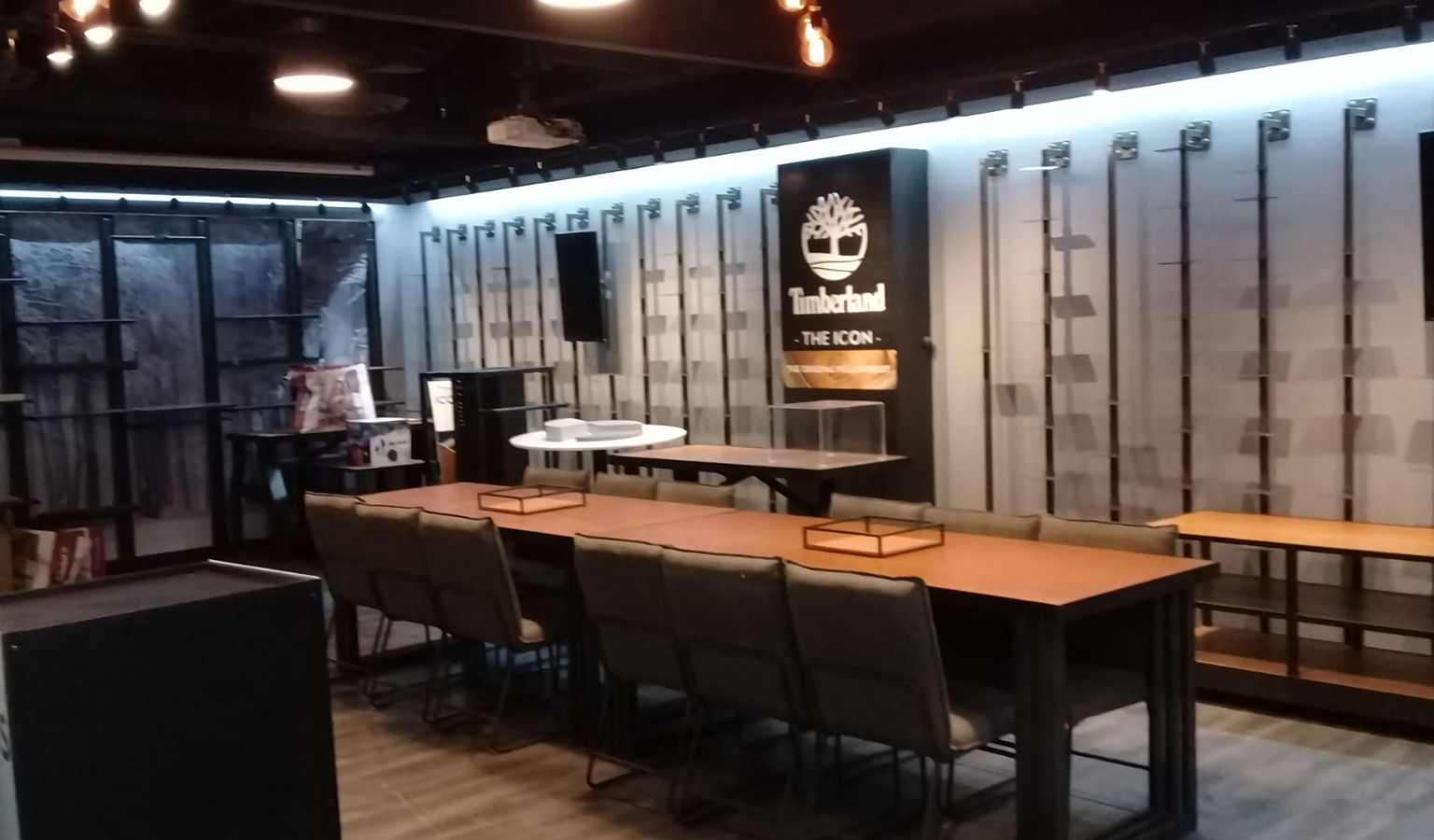 Fartu_Casodeexito_Proyecto_Showroom-Timberland_1536x100_V2